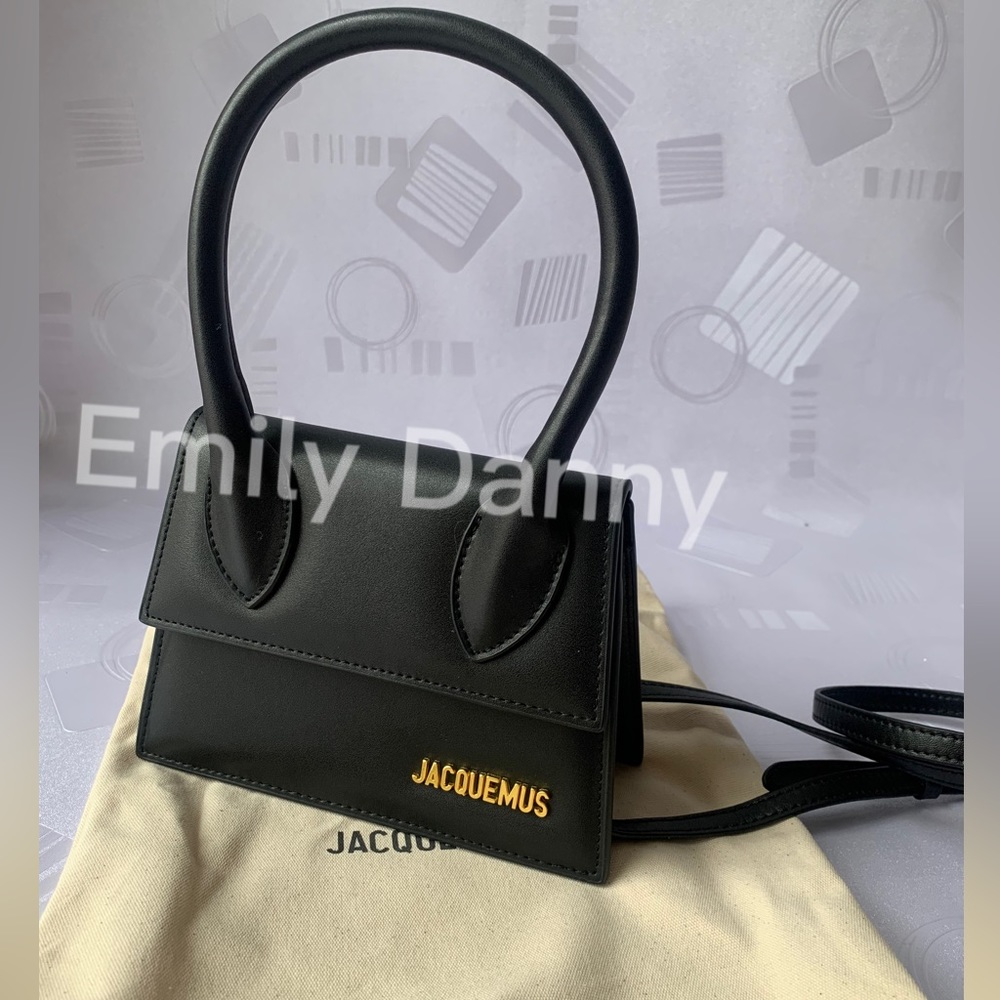 JACQUEMUS Le Chiquito moyen leather handbag